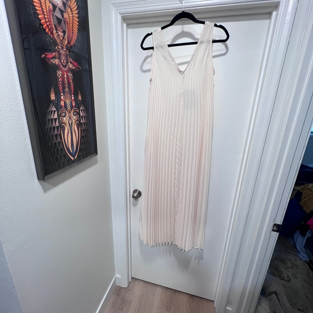 Chic Cream Sleeveless Midi Dress